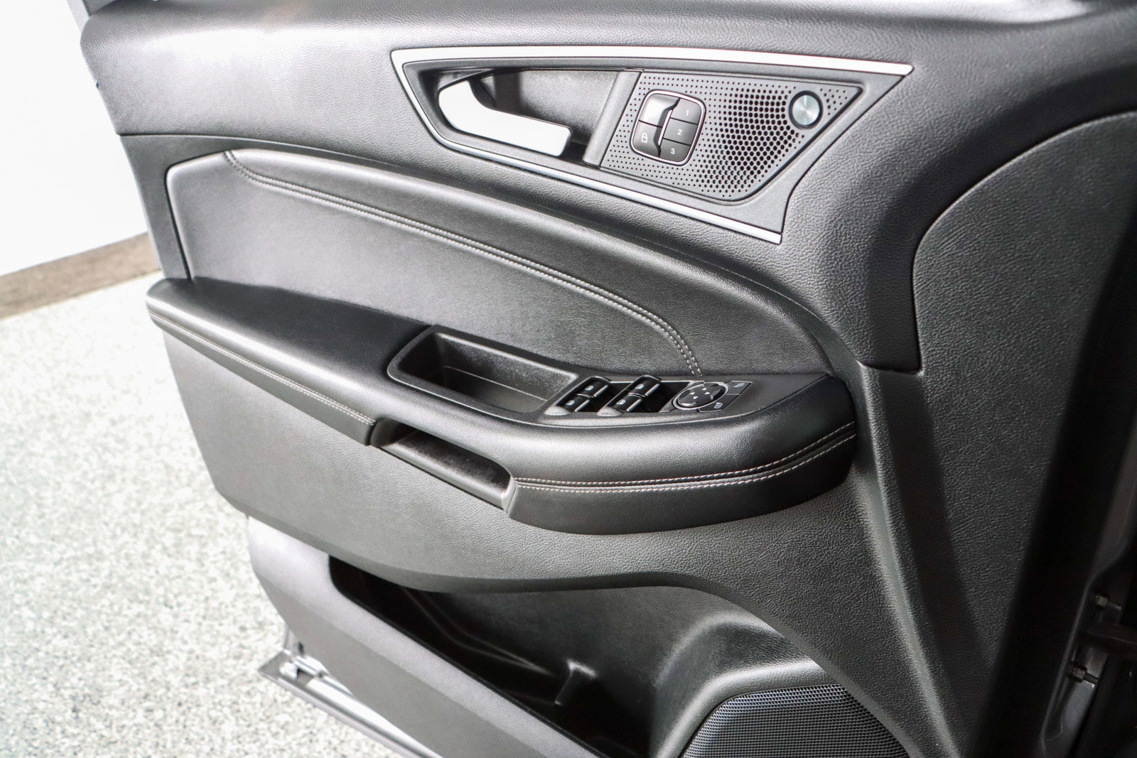 Used 2023 Ford Edge Titanium image 21