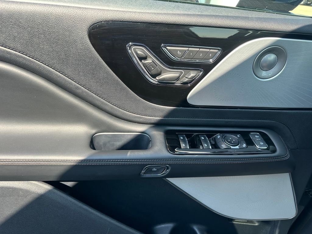 Used 2025 Lincoln Aviator Reserve w/ Equipment Group 201A image 15