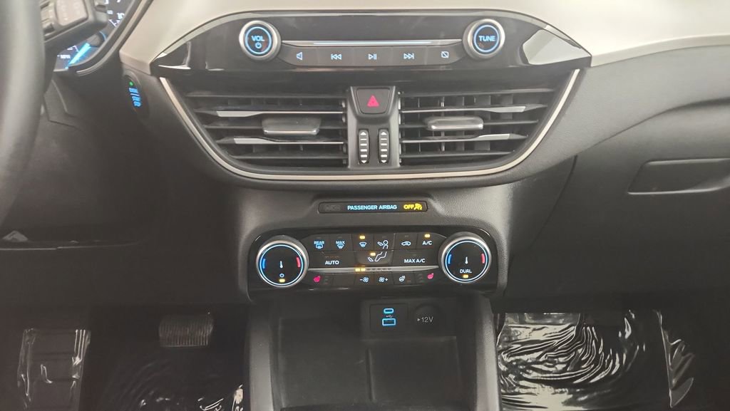 Used 2022 Ford Escape SE w/ SE Sport Appearance Package image 15