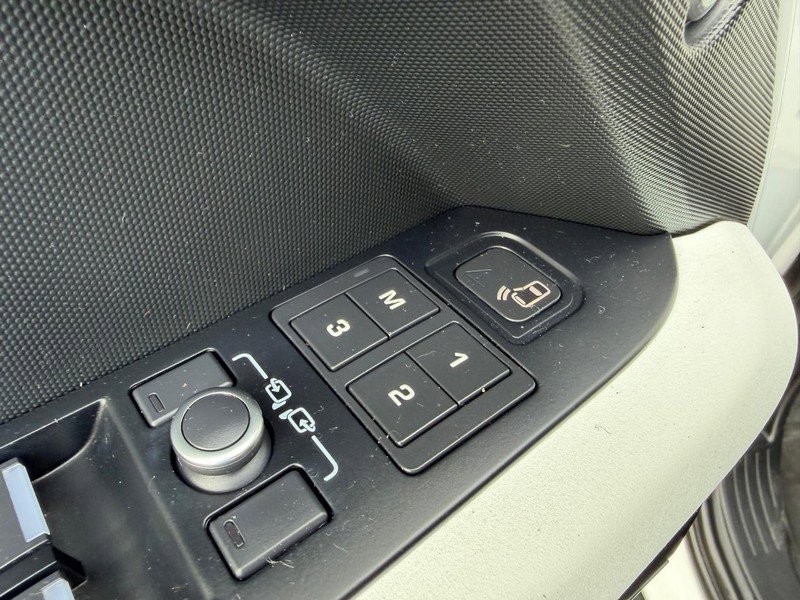 Used 2022 Land Rover Defender 110 X-Dynamic HSE AWD/4WD image 21