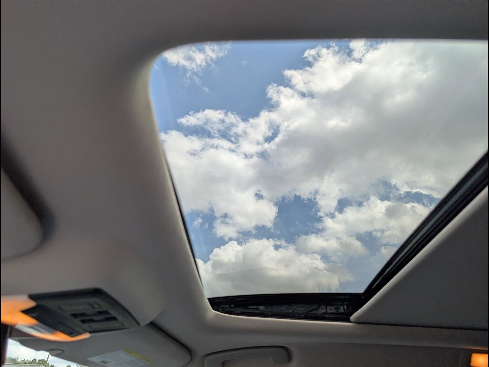 Used 2025 Nissan Pathfinder SV w/ SV Premium Package image 11