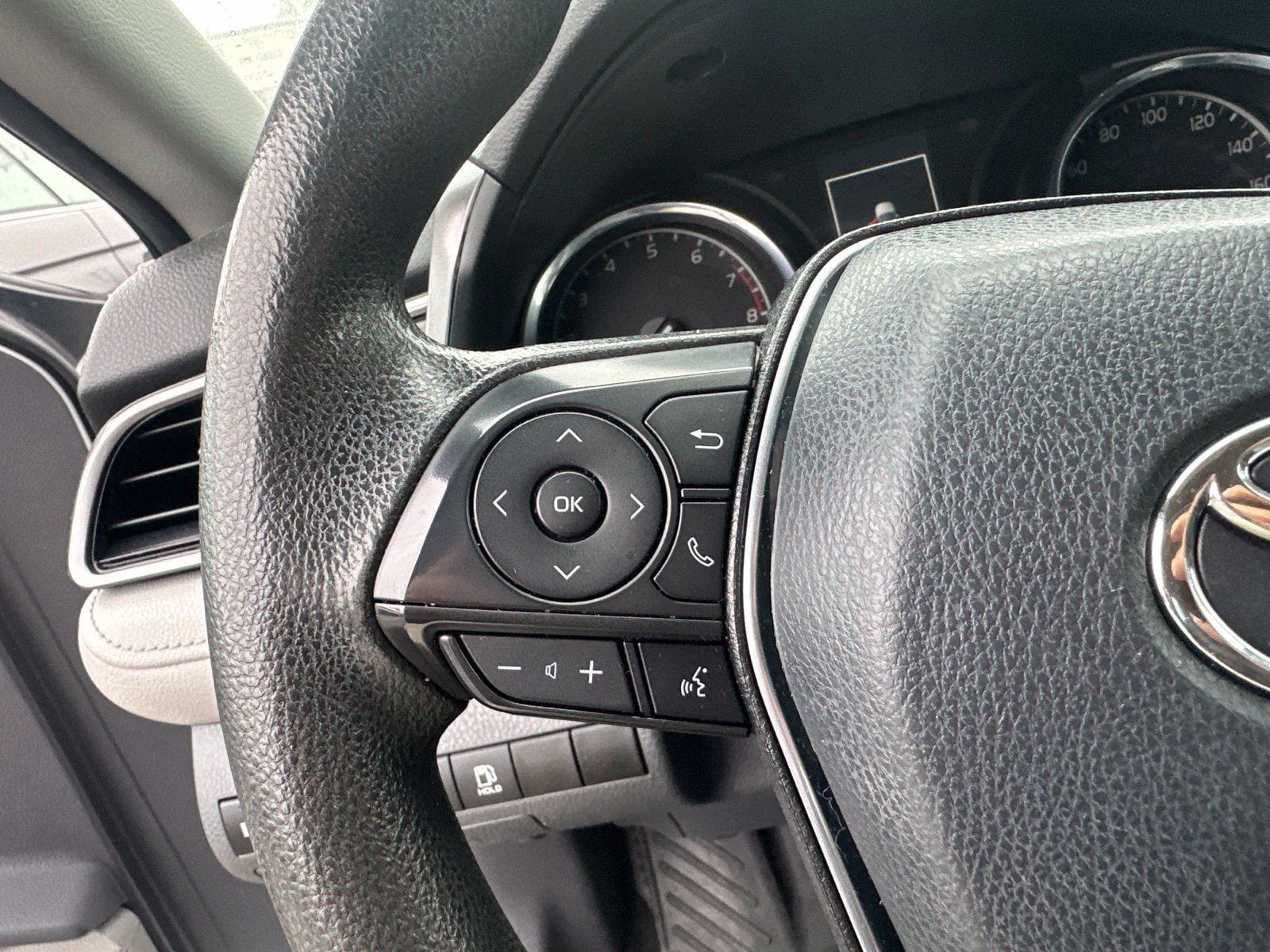 Used 2020 Toyota Camry LE FWD image 6
