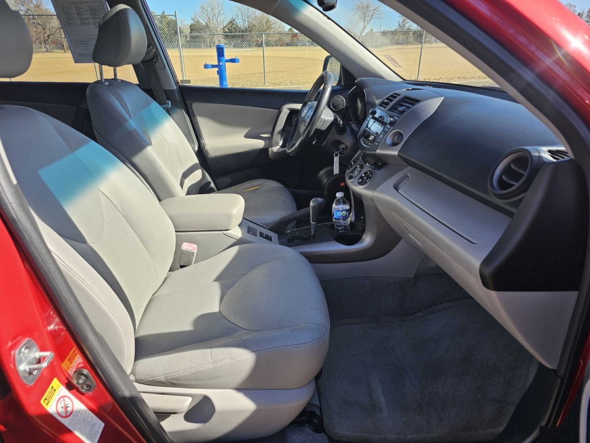 Used 2008 Toyota RAV4 Limited AWD/4WD image 37