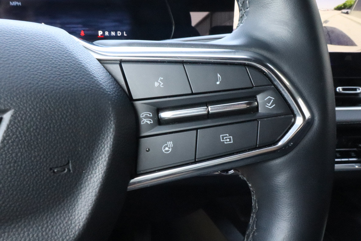 Used 2025 Chevrolet Equinox LT w/ Convenience Package II FWD image 28