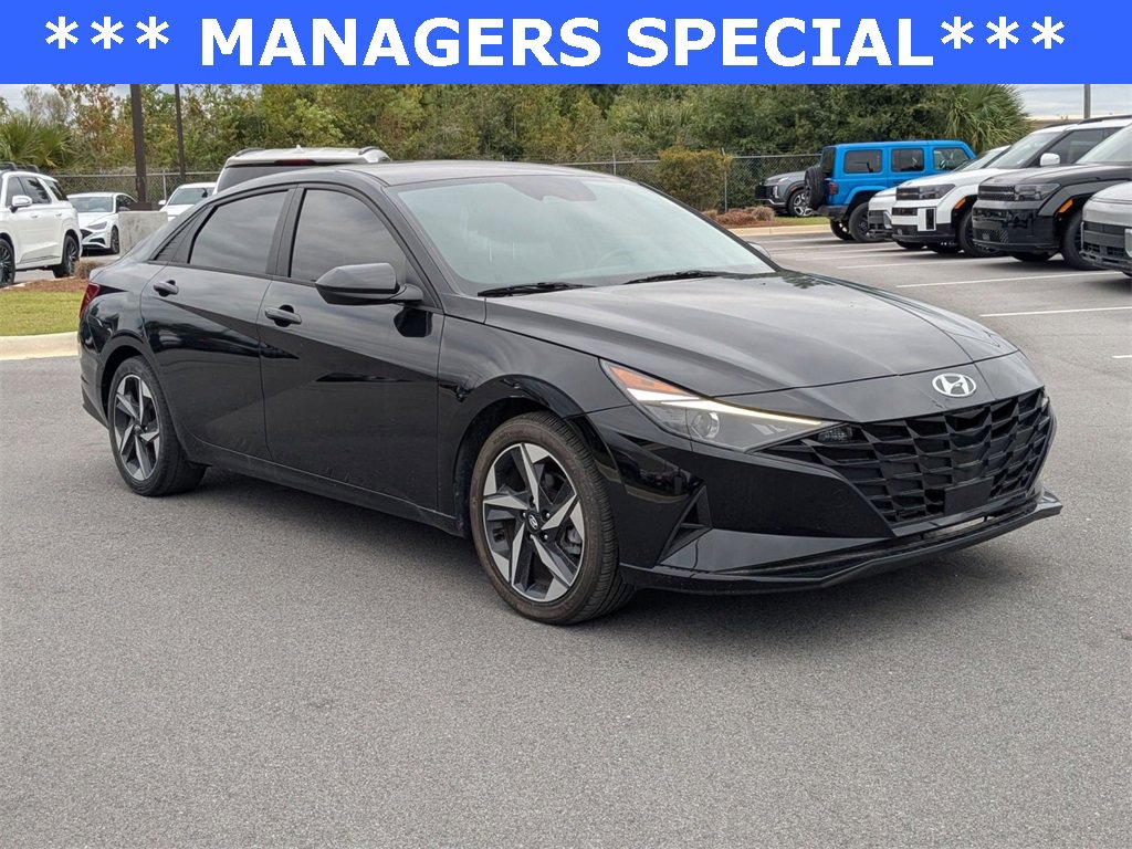 Used 2023 Hyundai Elantra SEL w/ Convenience Package image 3