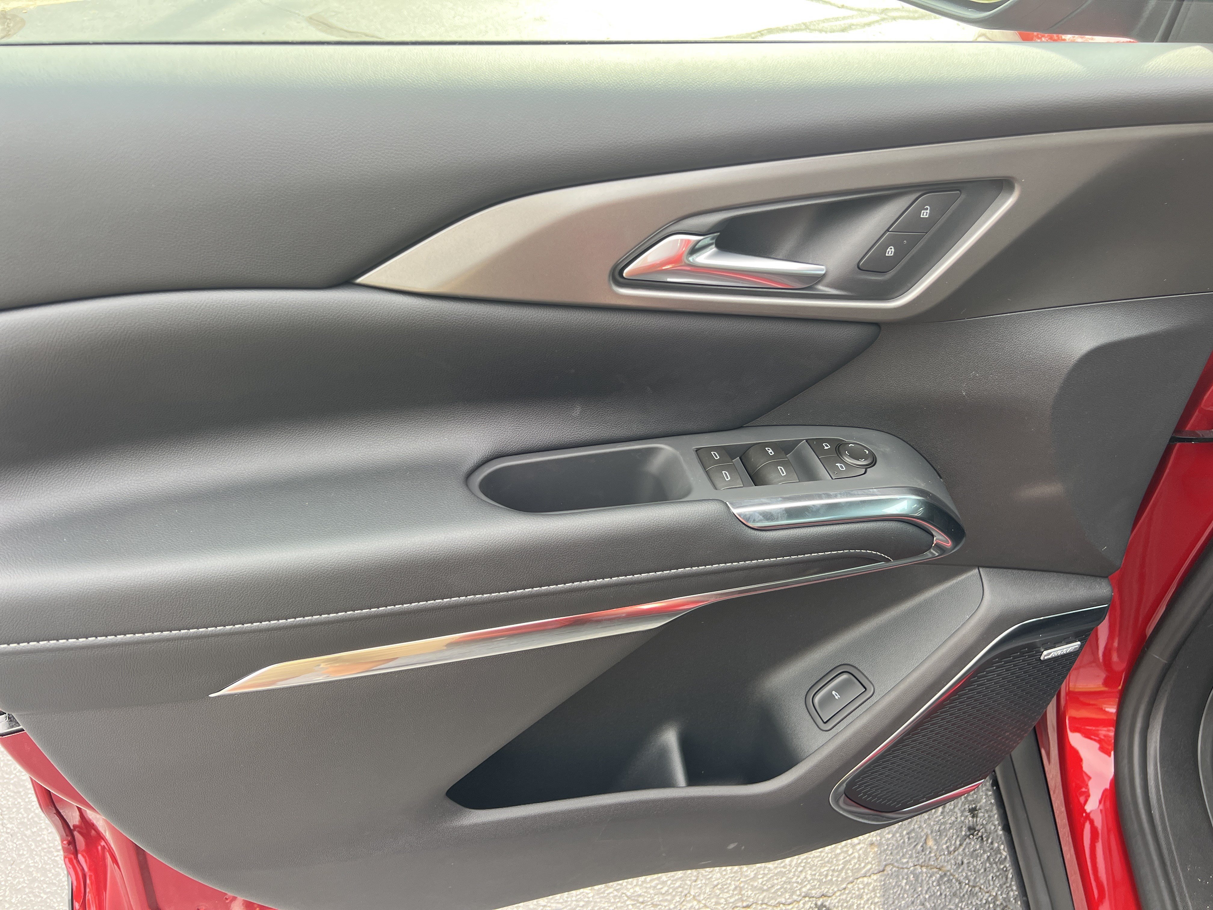 New 2027 Chevrolet Traverse LT w/ Enhanced Driving Package FWD image 11