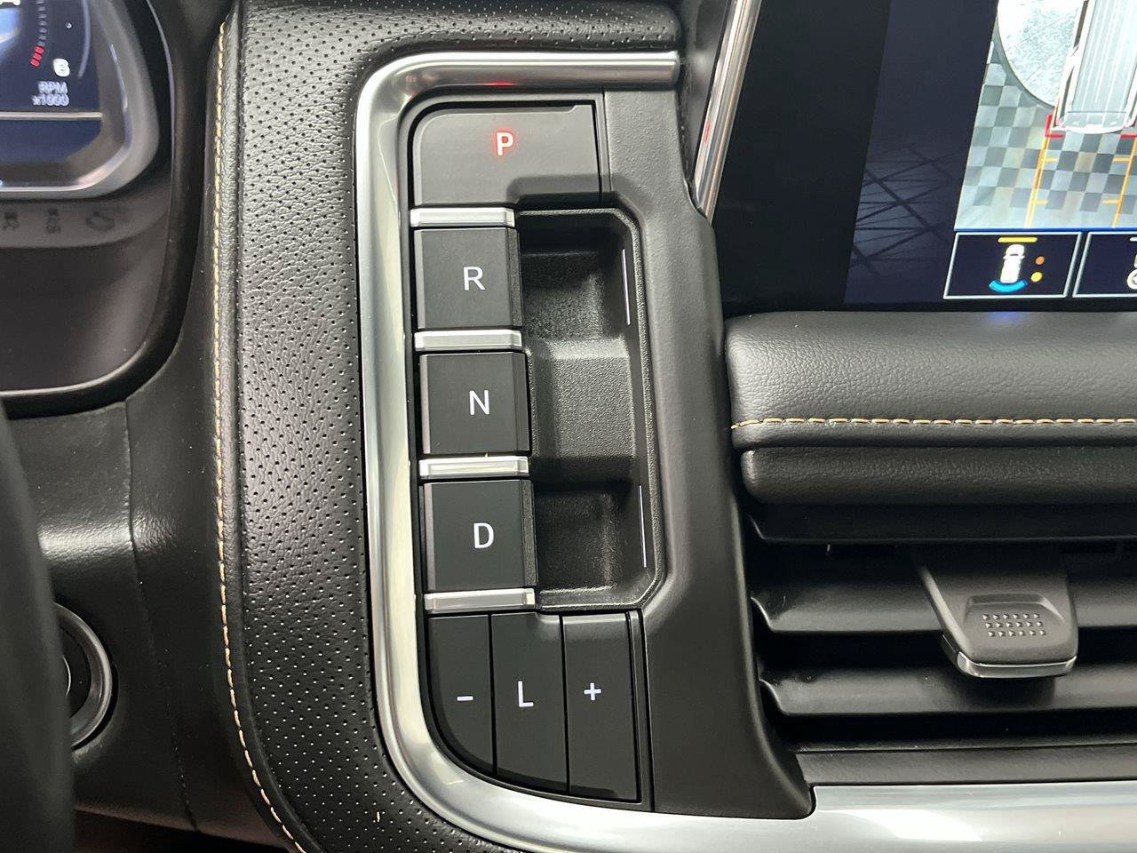 Certified 2022 GMC Yukon AT4 w/ Technology Package AWD/4WD image 28