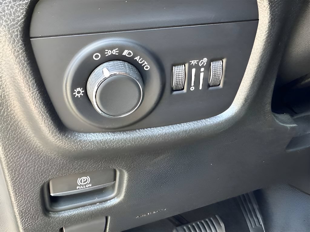 Used 2022 Jeep Grand Cherokee L Laredo AWD/4WD image 23