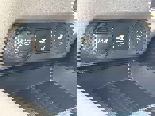 Certified 2025 Hyundai Elantra SEL image 24