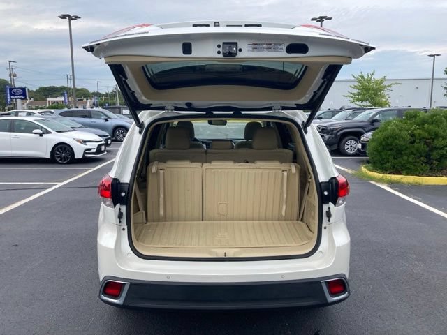 Used 2017 Toyota Highlander Limited AWD/4WD image 7