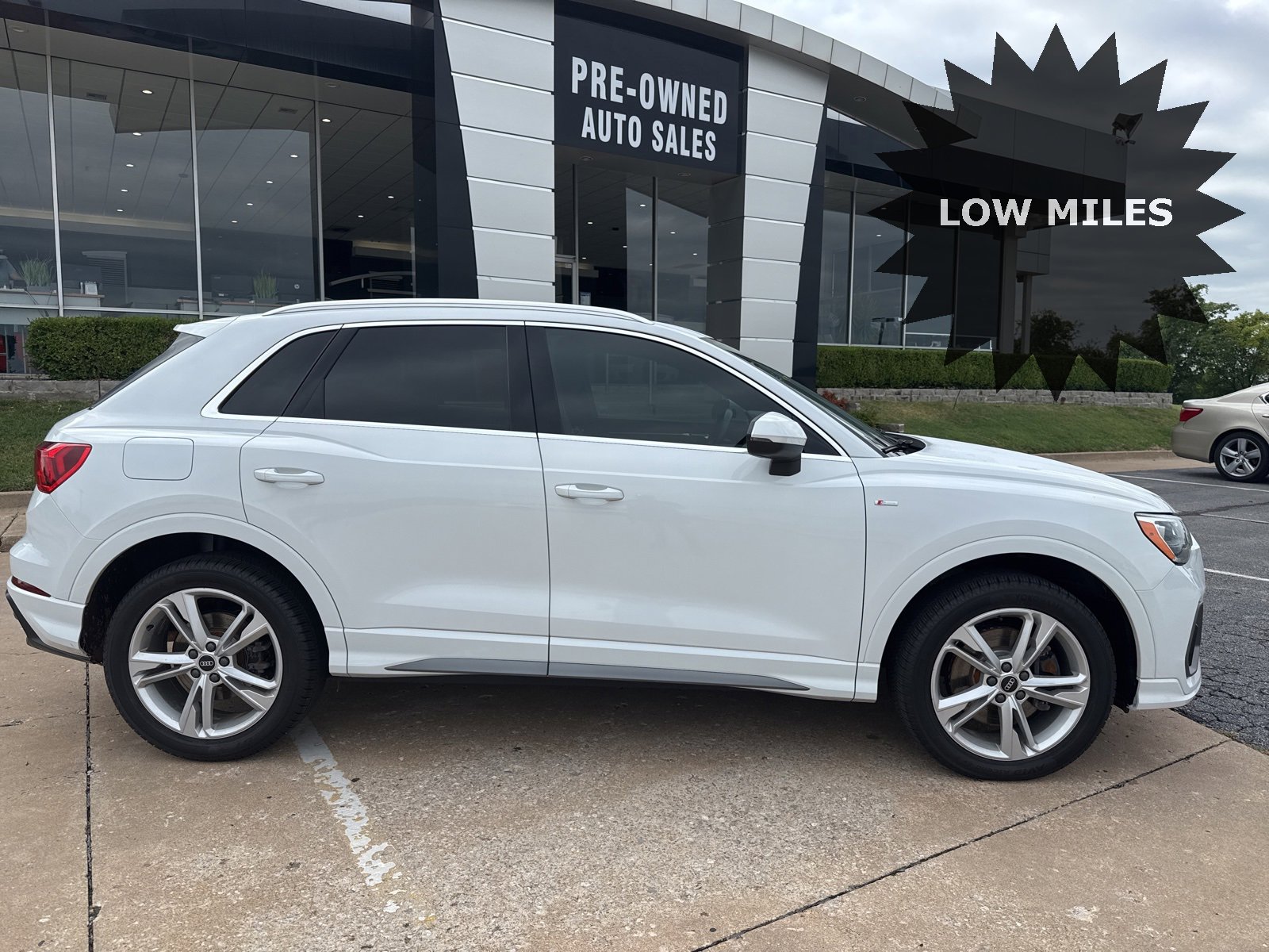 Used 2021 Audi Q3 2.0T Premium w/ Convenience Package image 2