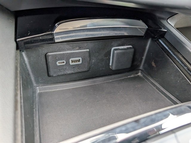 Used 2023 Buick Envision Essence w/ Sport Touring Package image 17