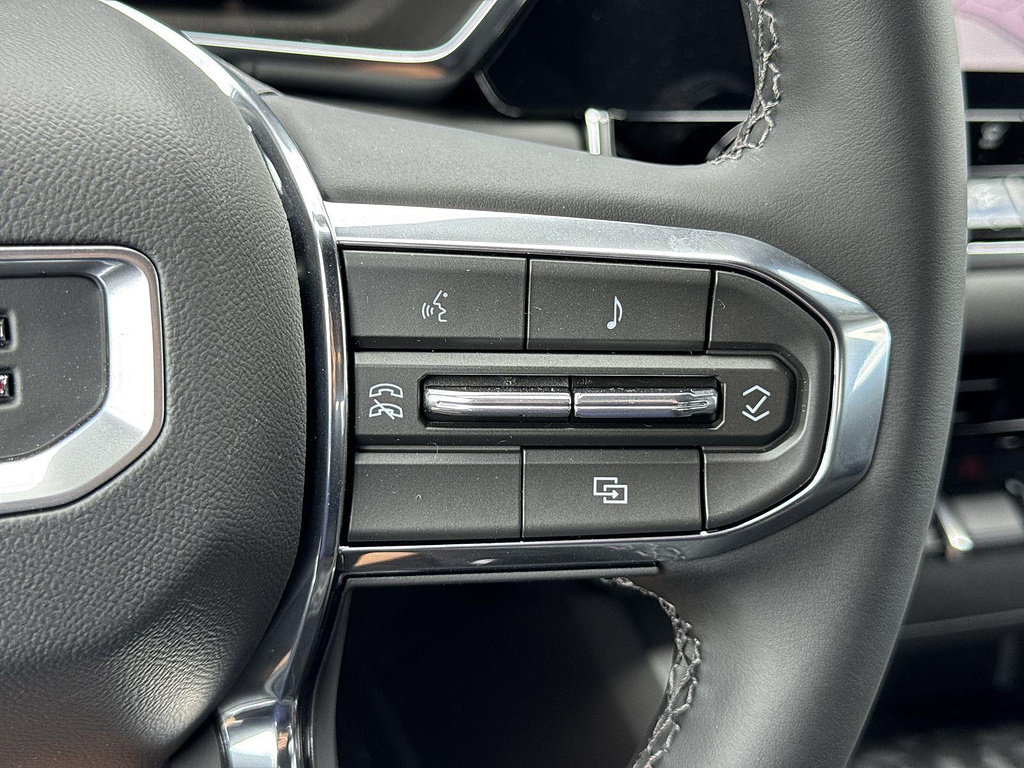 New 2026 GMC Canyon Elevation w/ LPO, Black Badging Package RWD image 10