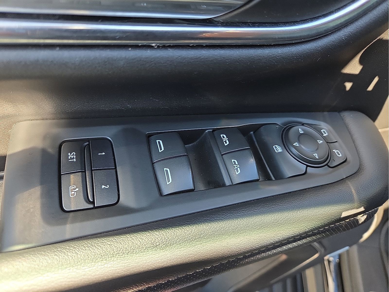 Used 2021 GMC Yukon XL SLT image 16