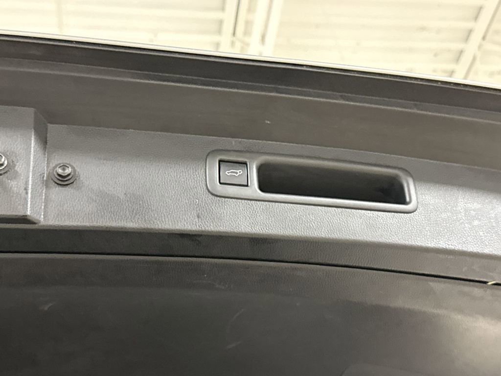 Used 2023 Toyota Highlander LE image 29