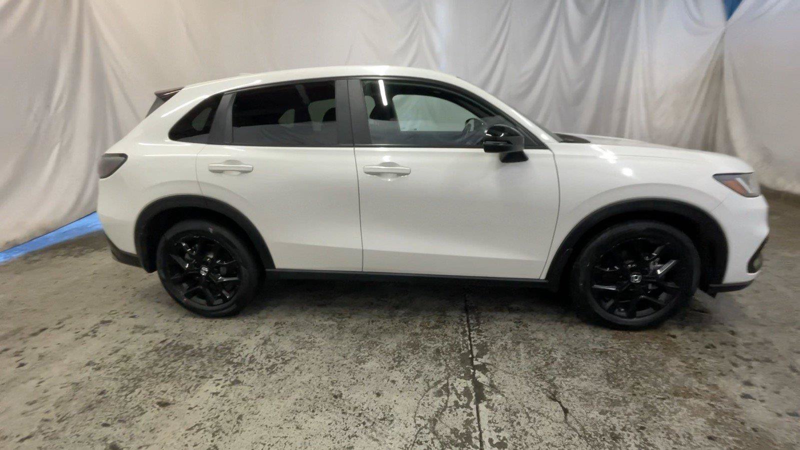 Certified 2025 Honda HR-V Sport image 5