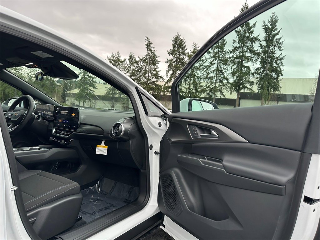 New 2026 Chevrolet Equinox EV LT image 11