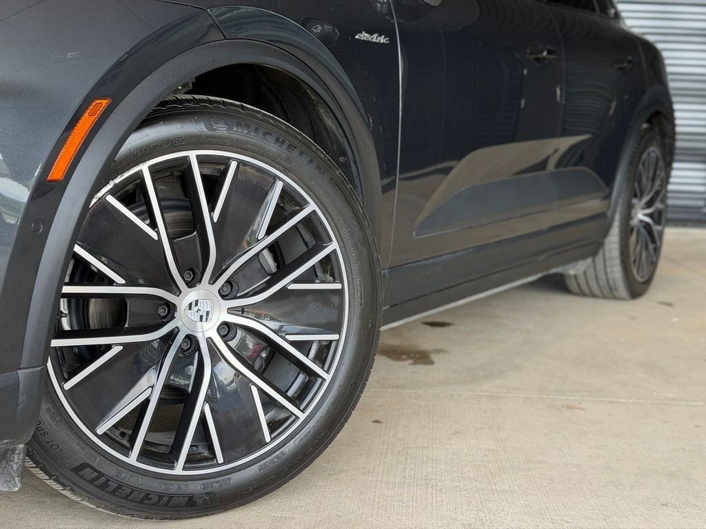 Certified 2024 Porsche Macan 4 Electric AWD/4WD image 6