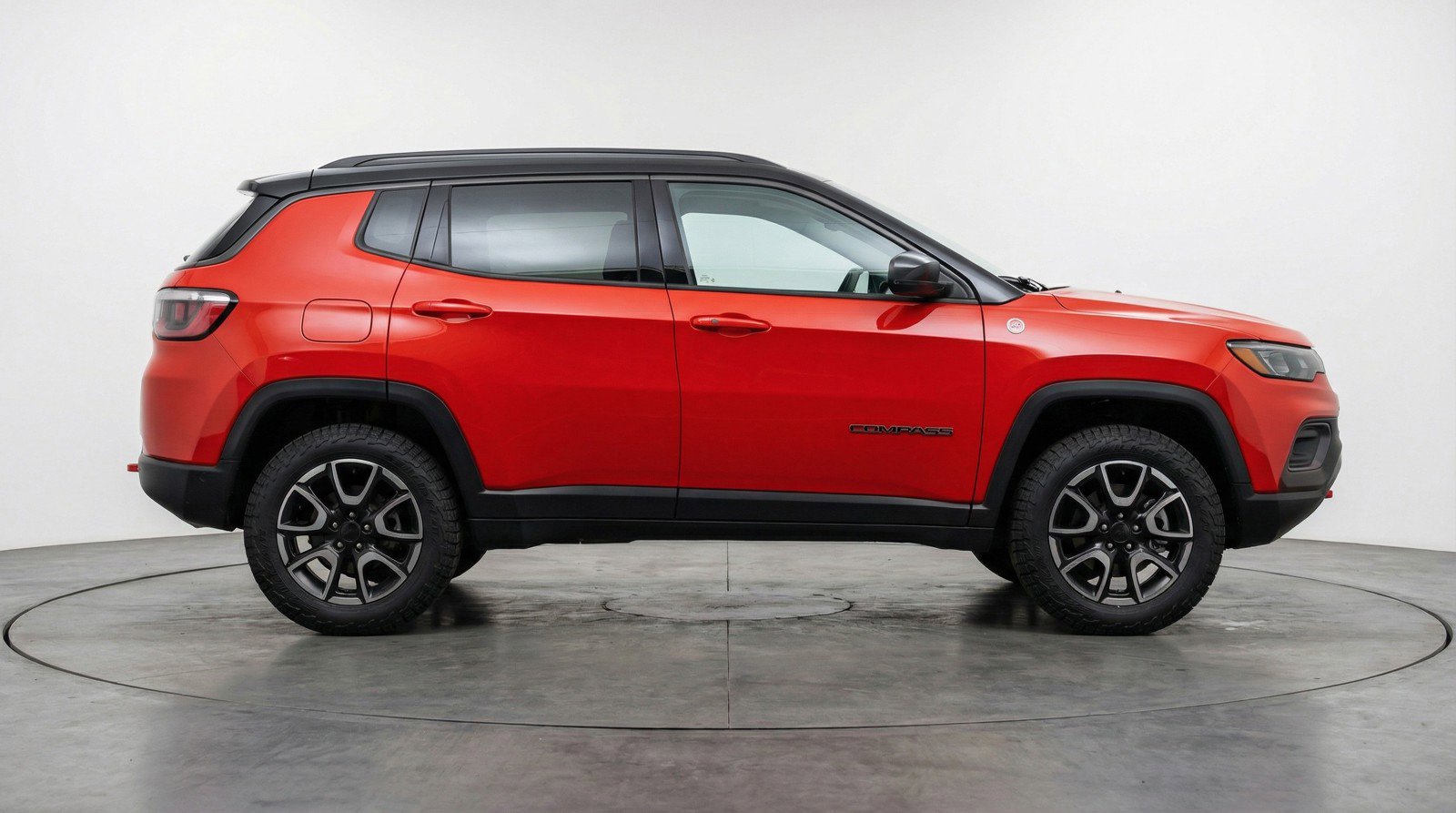 Used 2025 Jeep Compass Trailhawk image 11