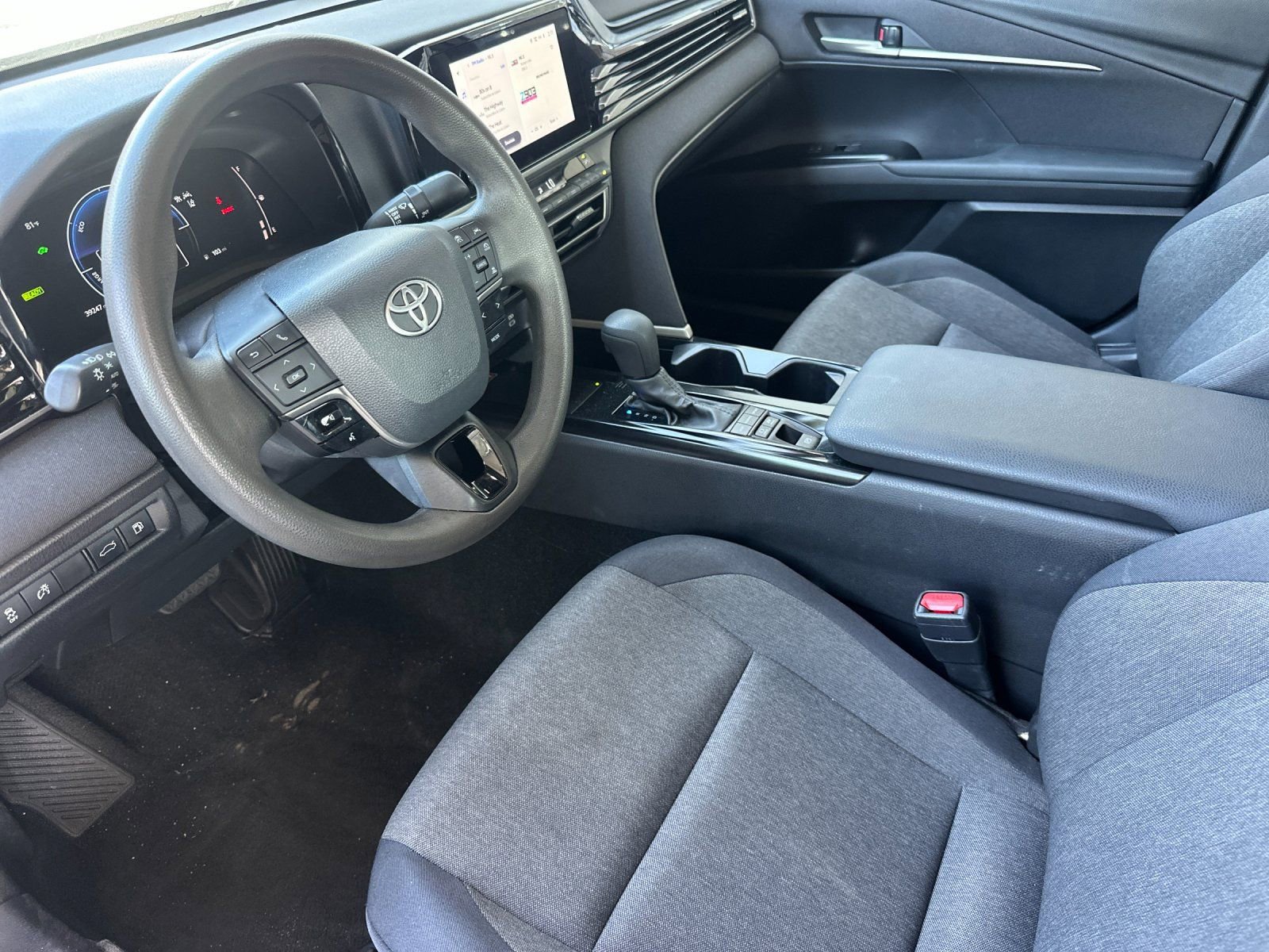 Used 2025 Toyota Camry LE FWD image 9