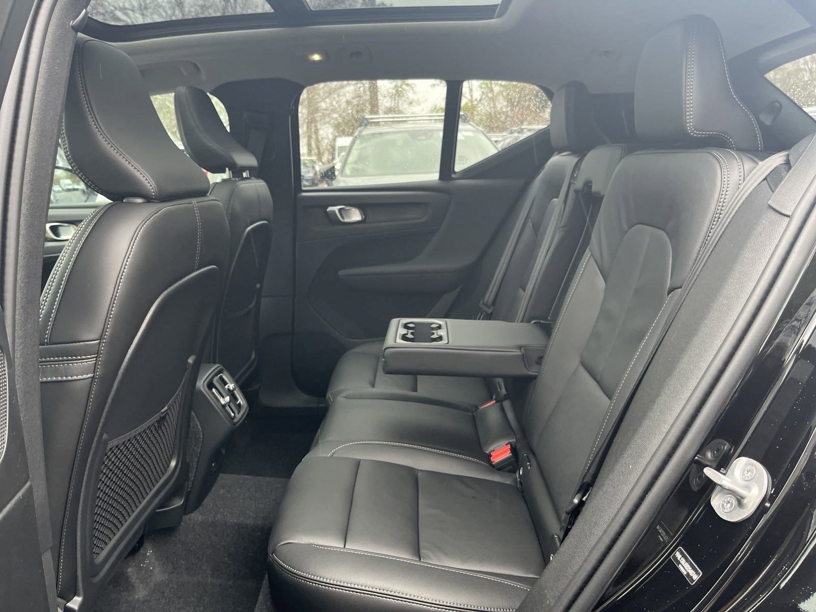 Certified 2025 Volvo XC40 B5 Core w/ Protection Package Premier image 32