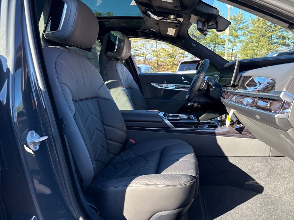 New 2026 BMW 760i xDrive w/ Executive Package image 28