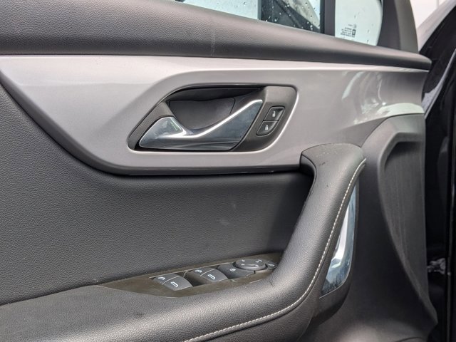 Used 2025 Chevrolet Blazer LT AWD/4WD image 13