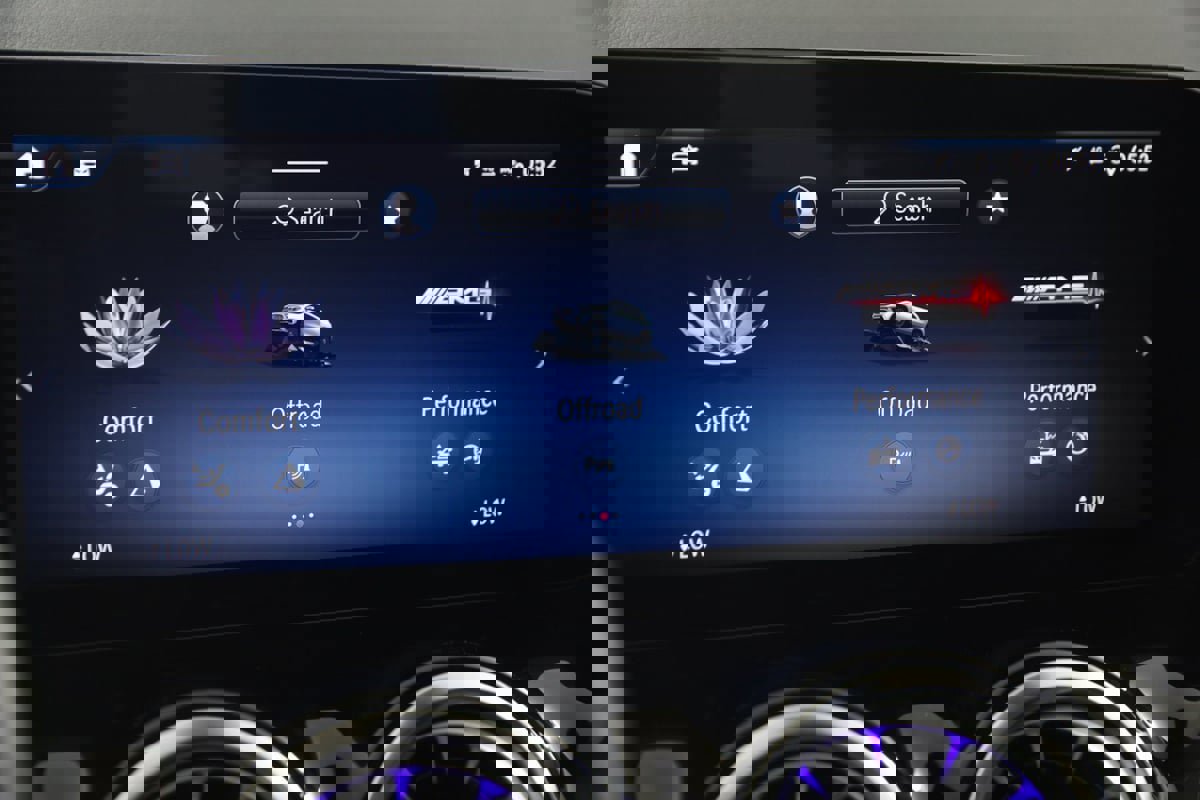 Used 2024 Mercedes-Benz GLA 35 AMG 4MATIC image 40