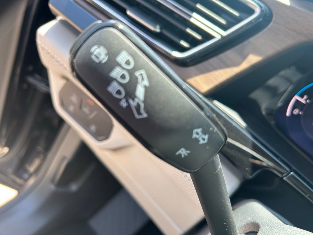 Used 2025 Volkswagen Atlas SE w/ Panoramic Sunroof Package image 16