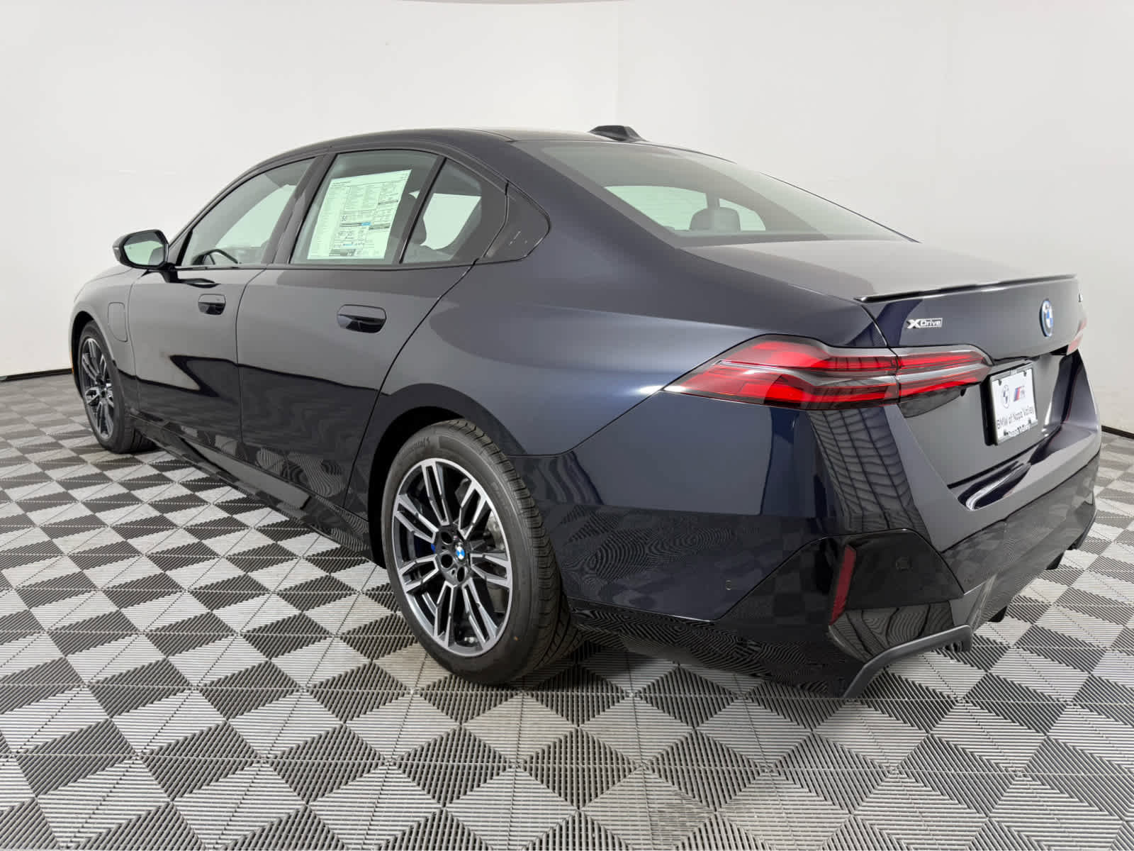New 2026 BMW 550e xDrive AWD/4WD image 5