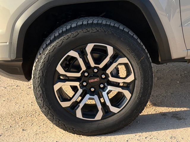 New 2026 GMC Canyon AT4 w/ Technology Plus Package AWD/4WD image 9