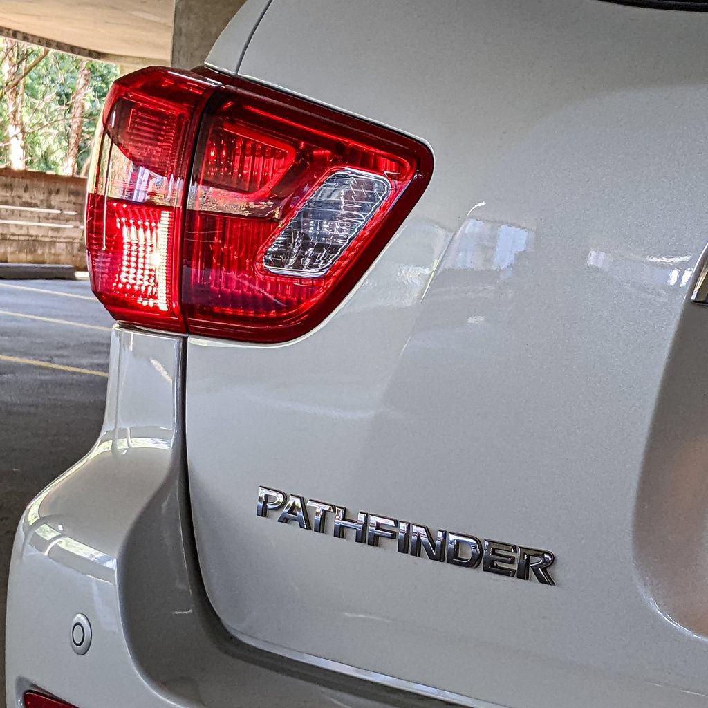 Used 2017 Nissan Pathfinder Platinum FWD image 5