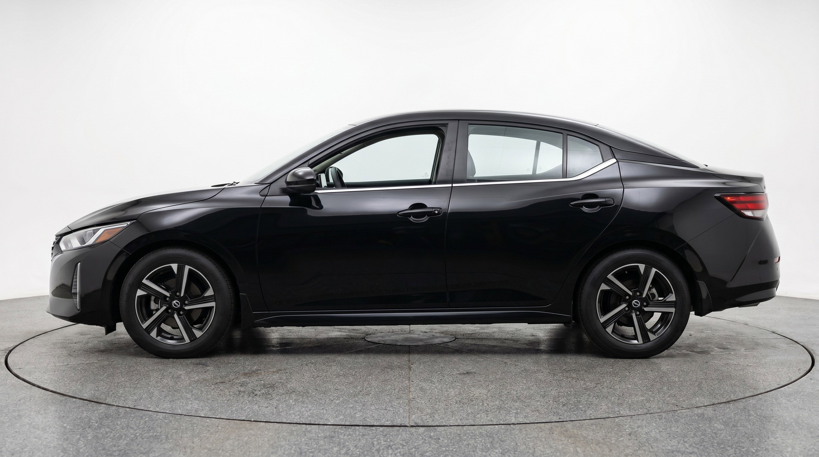 Used 2025 Nissan Sentra SV FWD image 5