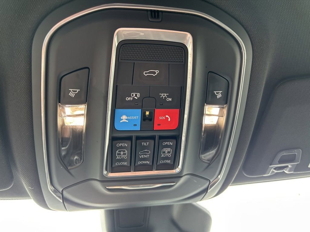 Used 2025 Jeep Grand Cherokee L Limited w/ Black Appearance Package AWD/4WD image 35