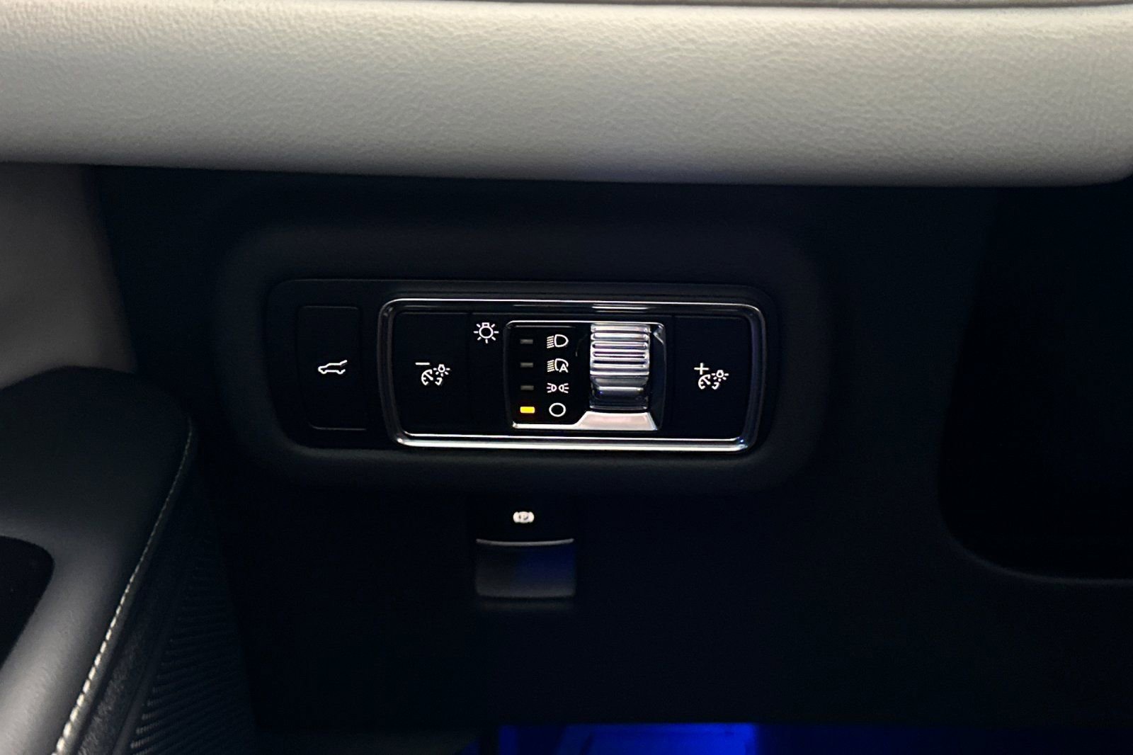 Used 2025 Lincoln Nautilus Premier AWD/4WD image 28