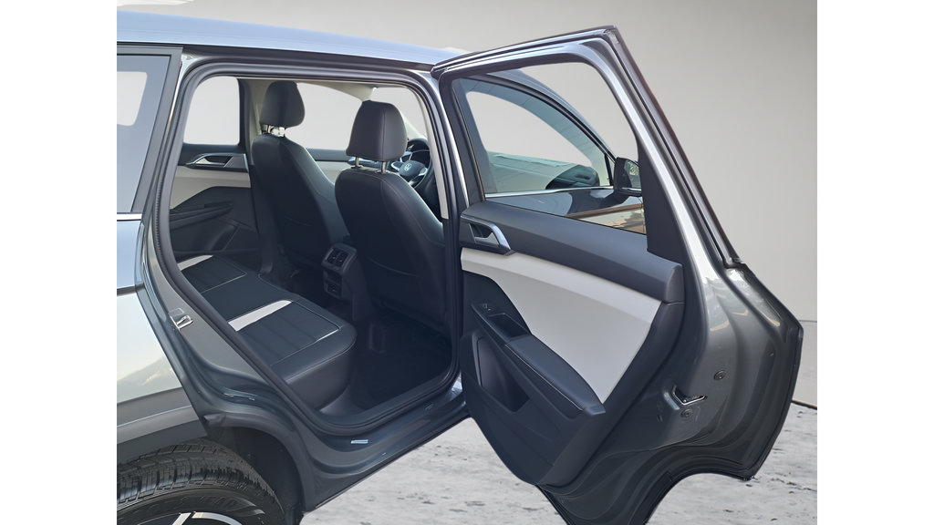 New 2025 Volkswagen Taos SEL AWD/4WD image 13