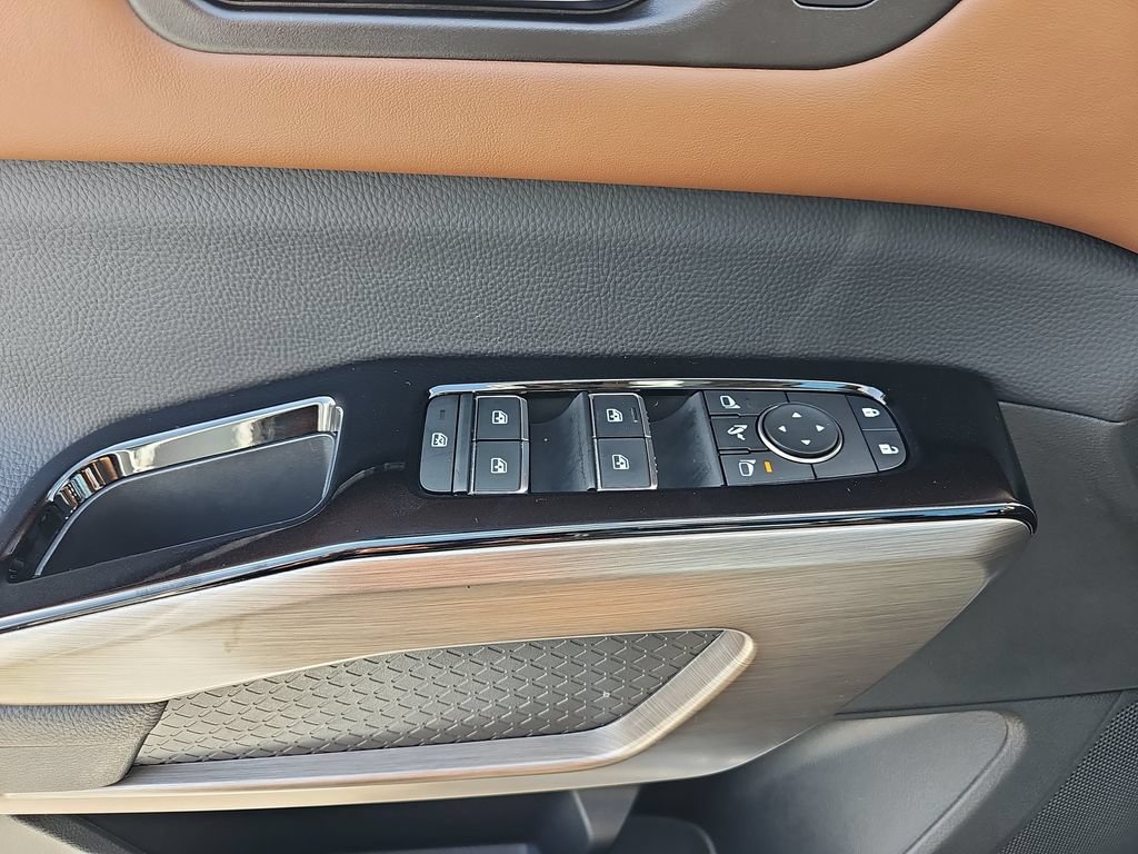 Used 2025 Nissan Pathfinder Platinum w/ Cargo Package FWD image 27