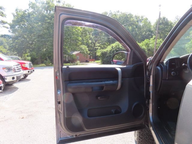 Used 2007 Chevrolet Silverado 2500 LT w/ 1LT Convenience Package AWD/4WD image 13