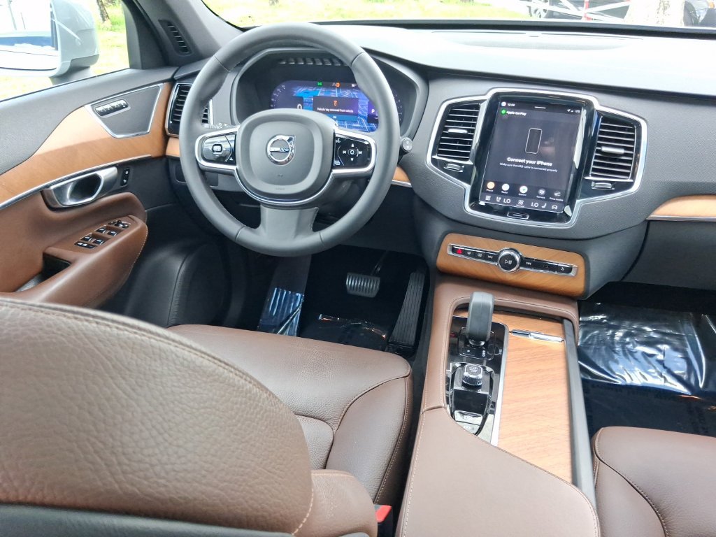 Certified 2024 Volvo XC90 B5 Plus w/ Protection Package Premier AWD/4WD image 10