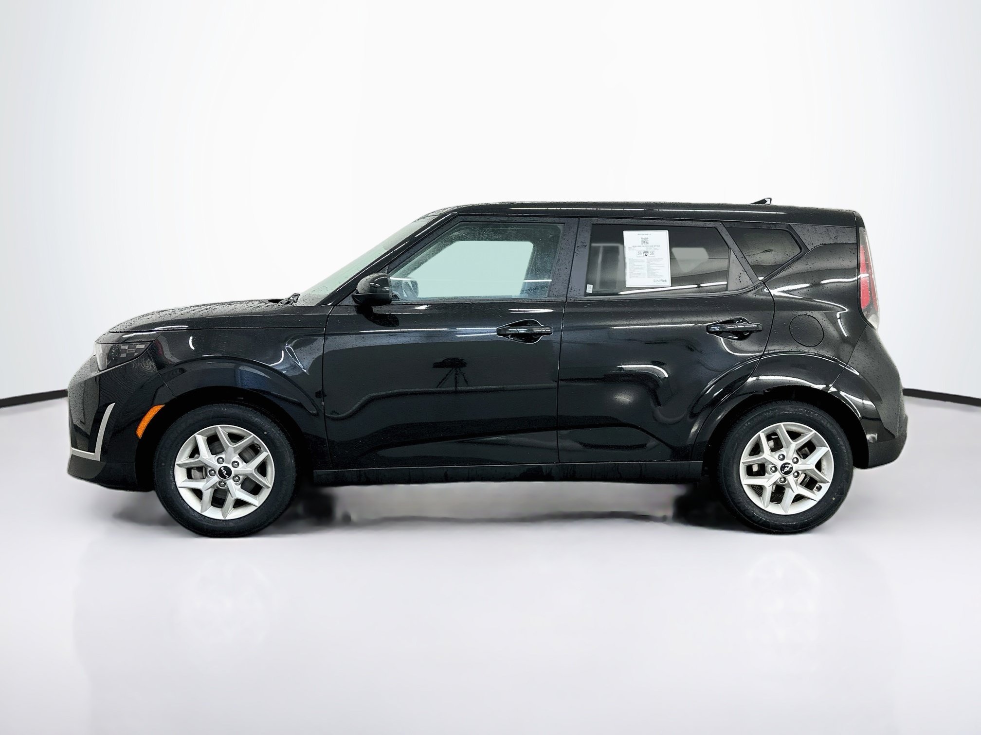 Used 2024 Kia Soul LX w/ Option Group 015 FWD image 4