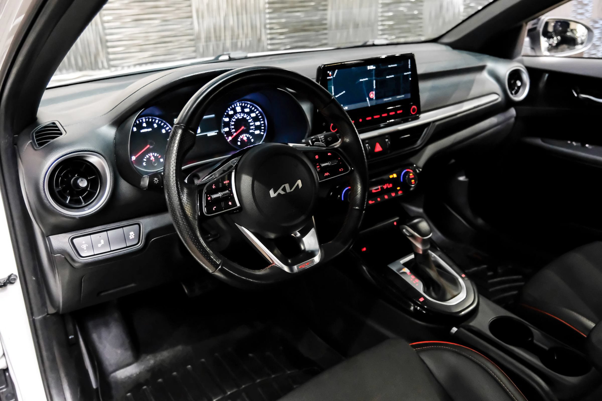 Used 2022 Kia Forte GT FWD image 3