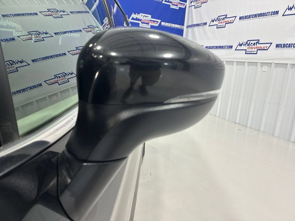 Used 2023 Chrysler Pacifica Touring-L FWD image 11