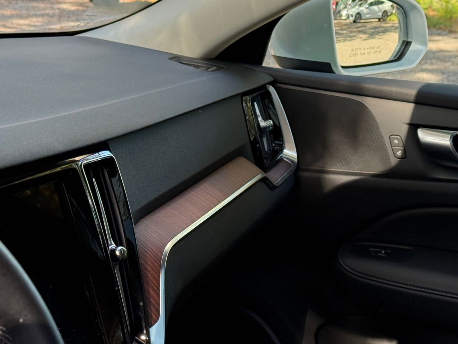 Used 2025 Volvo V60 B5 Cross Country Plus image 30