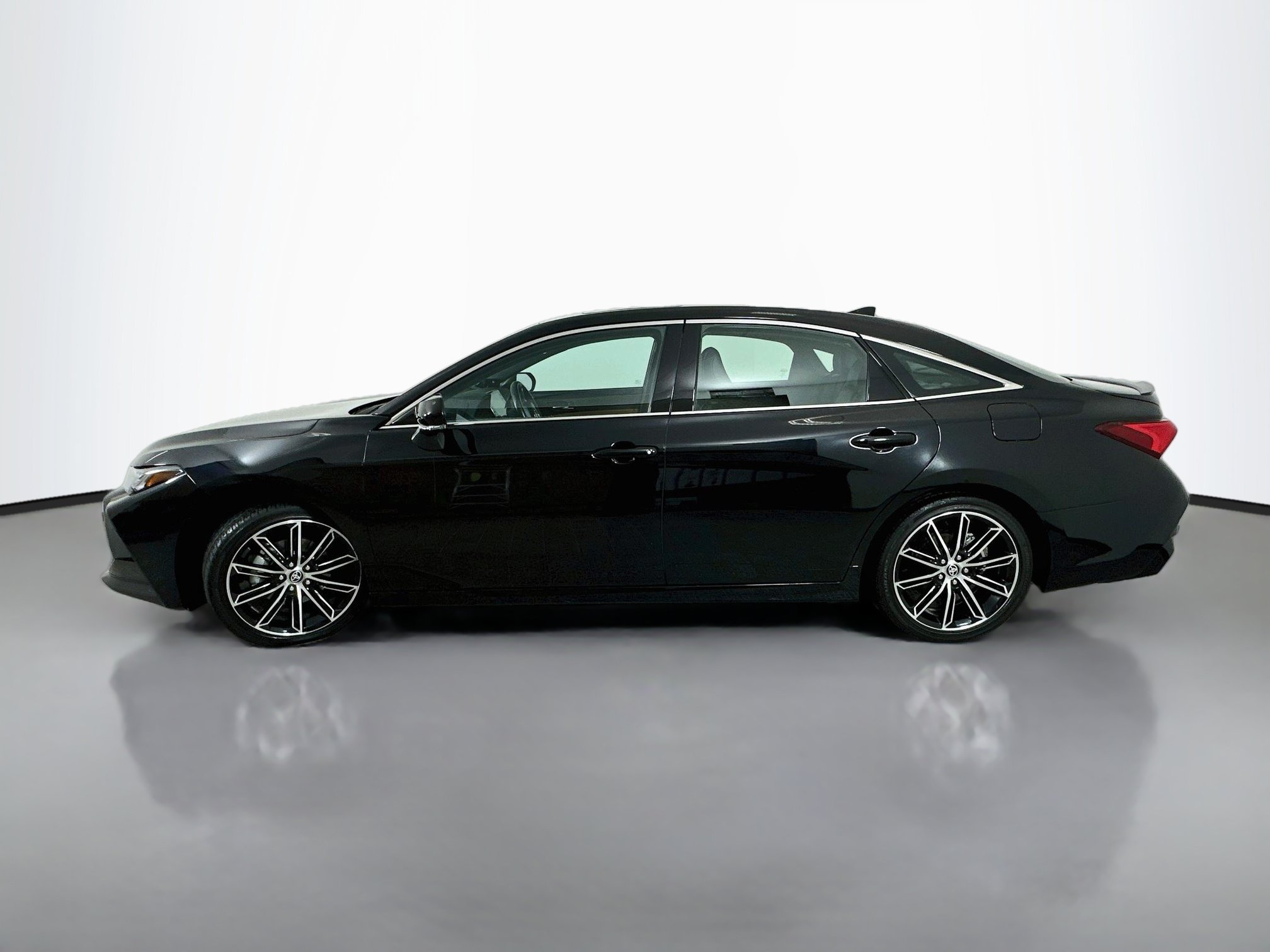 Certified 2022 Toyota Avalon Touring w/ Advanced Safety Package FWD image 4