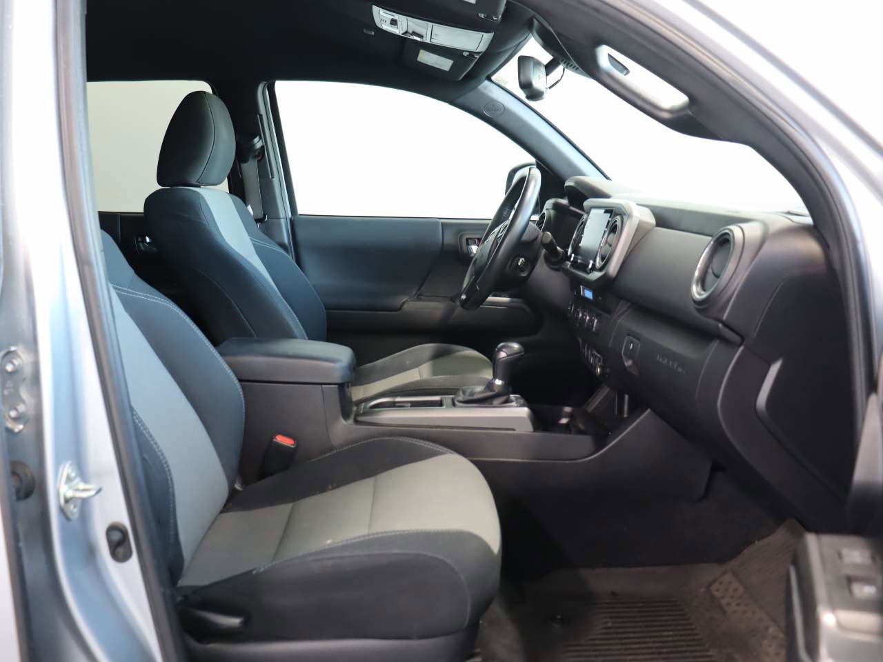 Used 2021 Toyota Tacoma TRD Sport w/ Technology Package RWD image 17