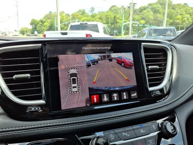 New 2027 Chrysler Pacifica Limited FWD image 15