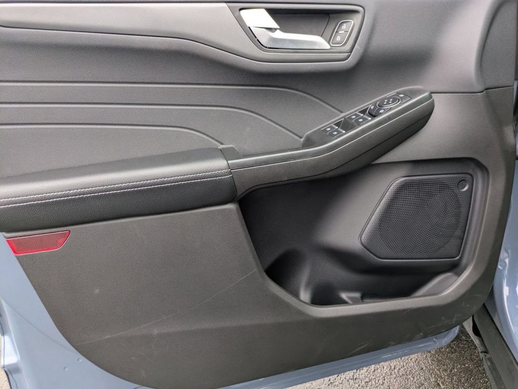 New 2024 Ford Escape SE FWD image 21