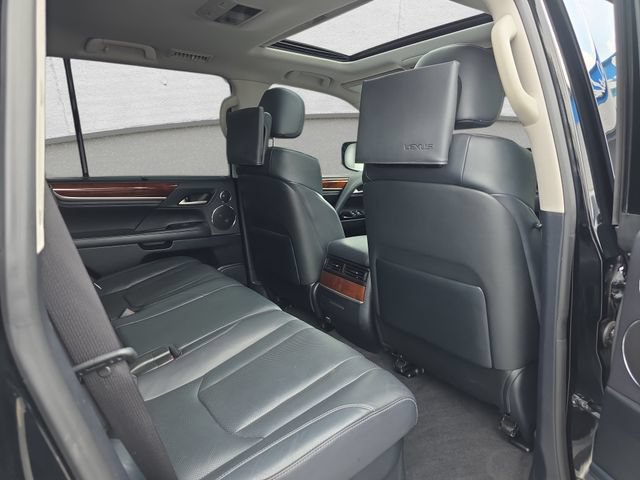 Used 2019 Lexus LX 570 4WD w/ Luxury Package image 11