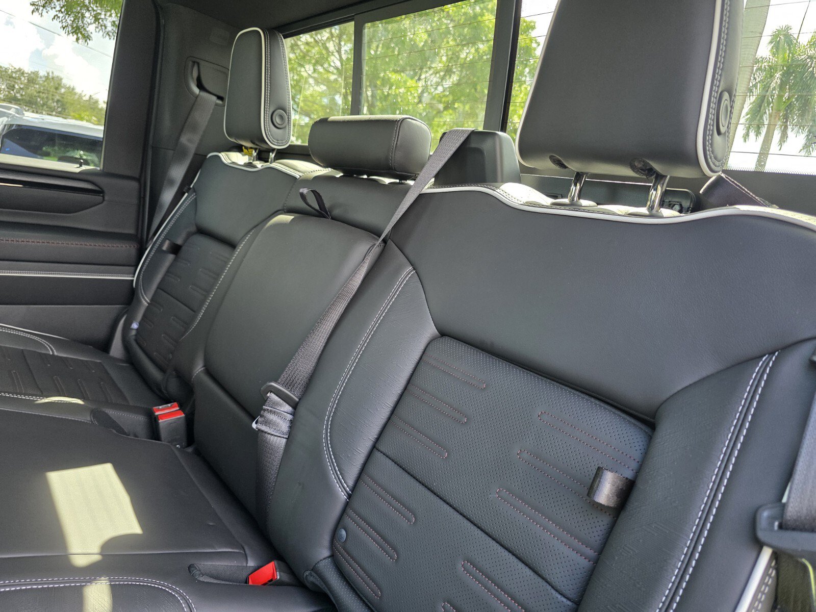 Used 2025 GMC Sierra 2500 AT4X w/ AT4X AEV Edition AWD/4WD image 16