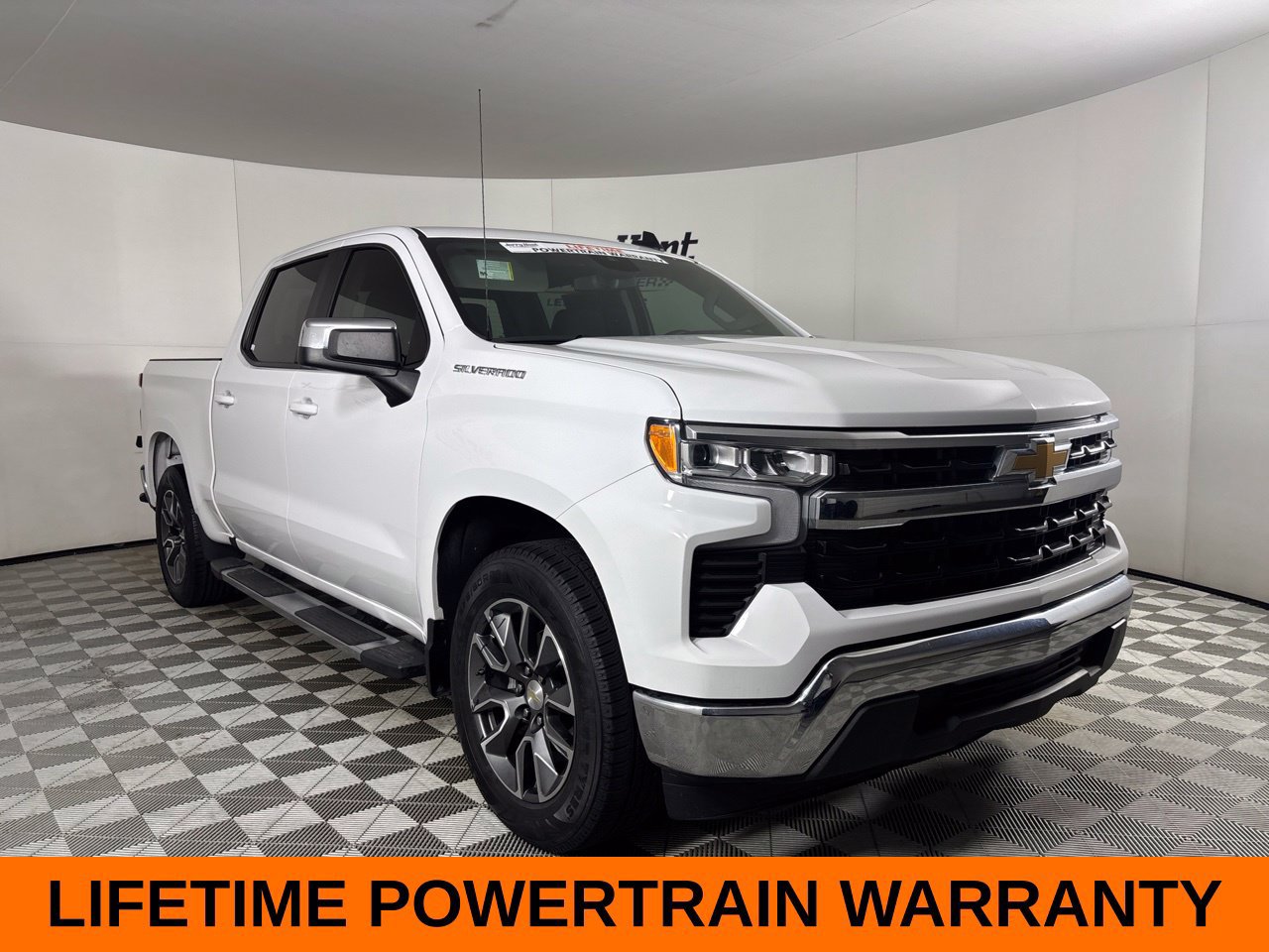 Used 2024 Chevrolet Silverado 1500 LT RWD image 4